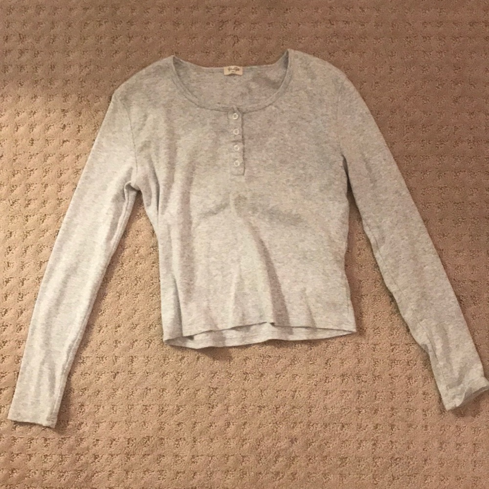 Light grey long sleeve top